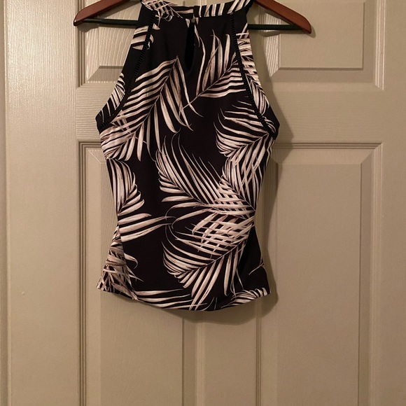 White House Black Market Print Top - Petite size M - Picture 2 of 5